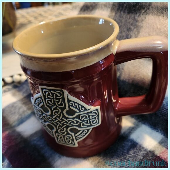 NEW STONEWARE CELTIC CROSS RED AND TAN GLAZE MUG IMPORTED FROM SCOTLAND - Picture 3 of 7